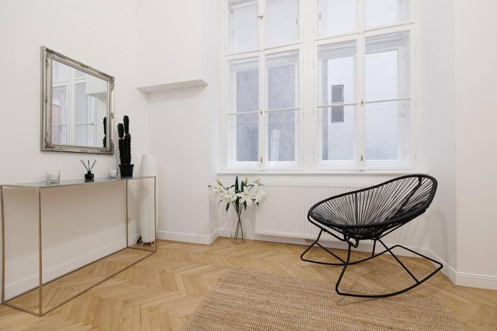 Franz 21 - Typical Viennese Apartment In The Heart Of Βιέννη Εξωτερικό φωτογραφία